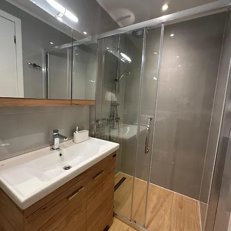 Elpida Luxury شقة نيدري